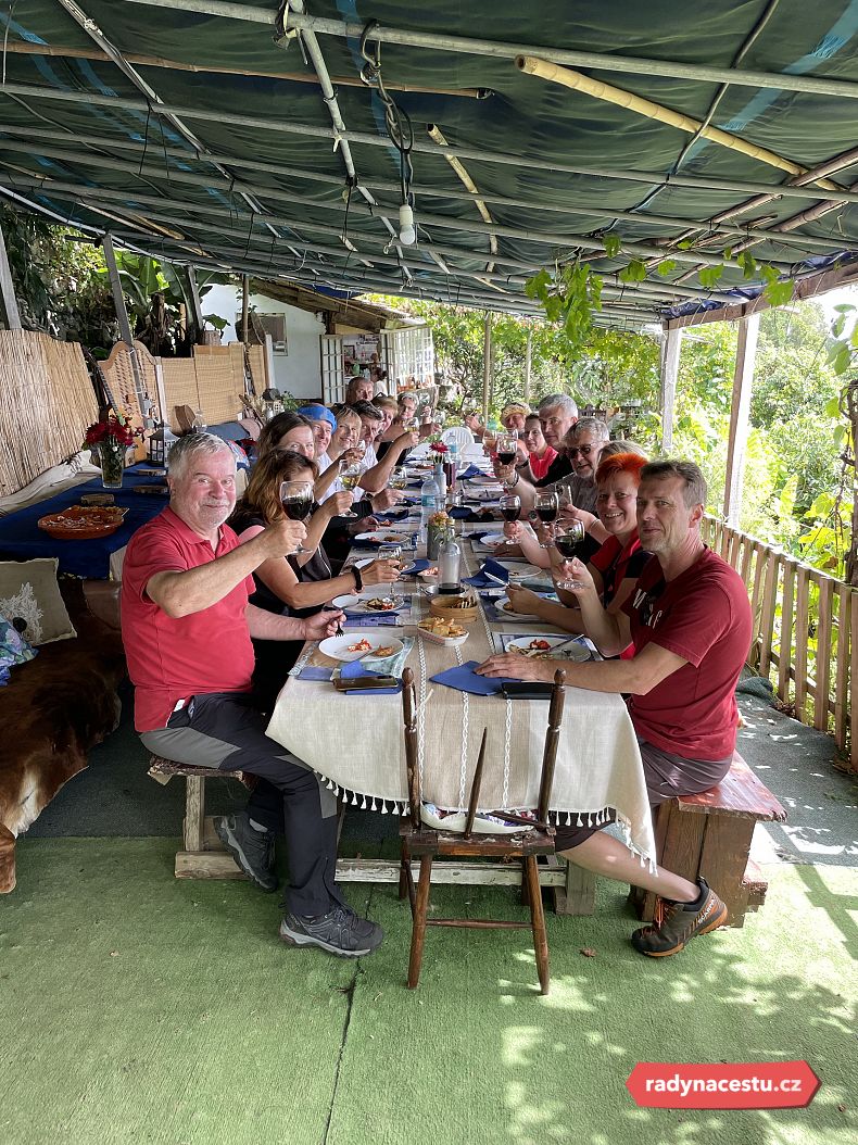Zasloužená hostina na treku