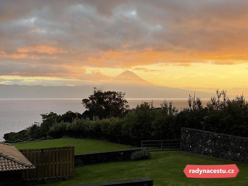 Pico při západu slunce