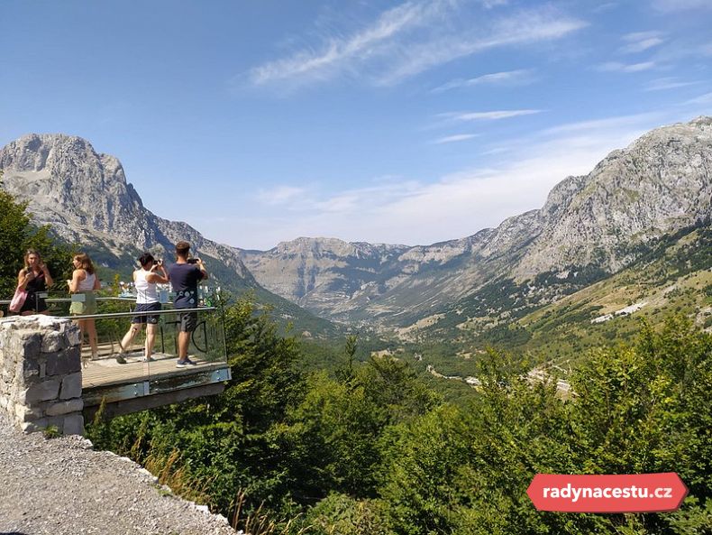 Cestovatelé Radynacestu v Albánii