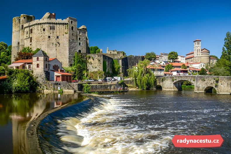 Krajina středověkého města Clisson v departementu Loire-Atlantique ve Francii
