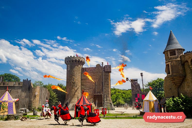 Představení v zábavním parku Puy du Fou ve Francii