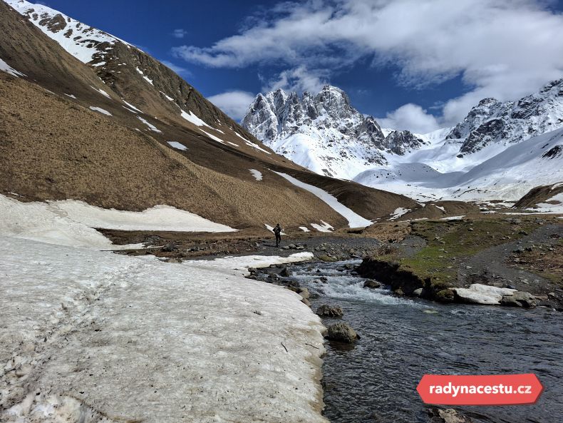 Vysokohorský trek z Juty do Roshky patří k nejhezčím na Kavkaze