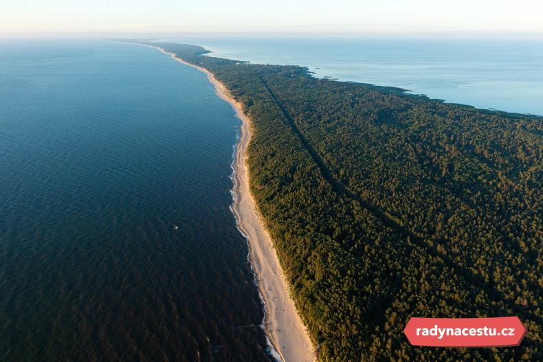Letecký pohled na Kurskou kosu při západu slunce
