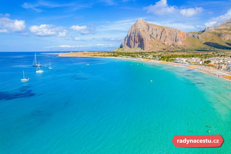 Pláž San Vito lo Capo a Monte Monaco na severozápadě Sicílie