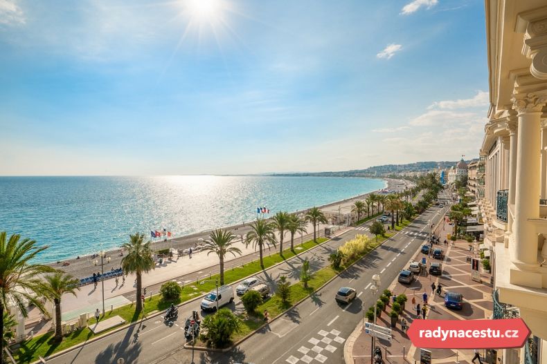 Promenade des Anglais v Nice – ikonická 7 km dlouhá pobřežní promenáda