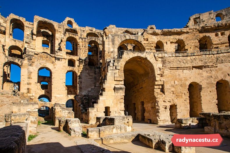 Koloseum bylo postaveno kolem roku 238