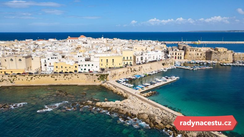 Pohled na historické centrum Gallipoli v Apulii