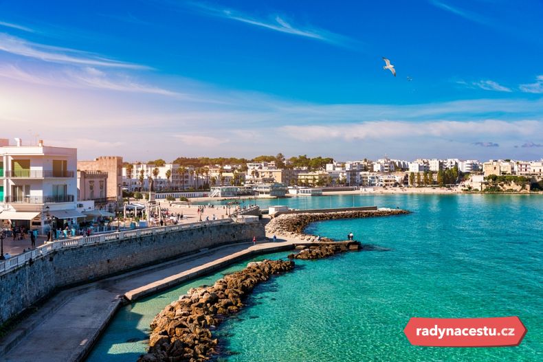 Pohled na Otranto, nejvýchodnější město Itálie v Apulii na pobřeží Jaderského moře