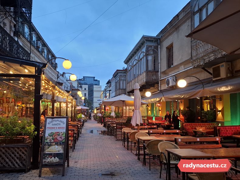 Staré Tbilisi se chystá k večeři