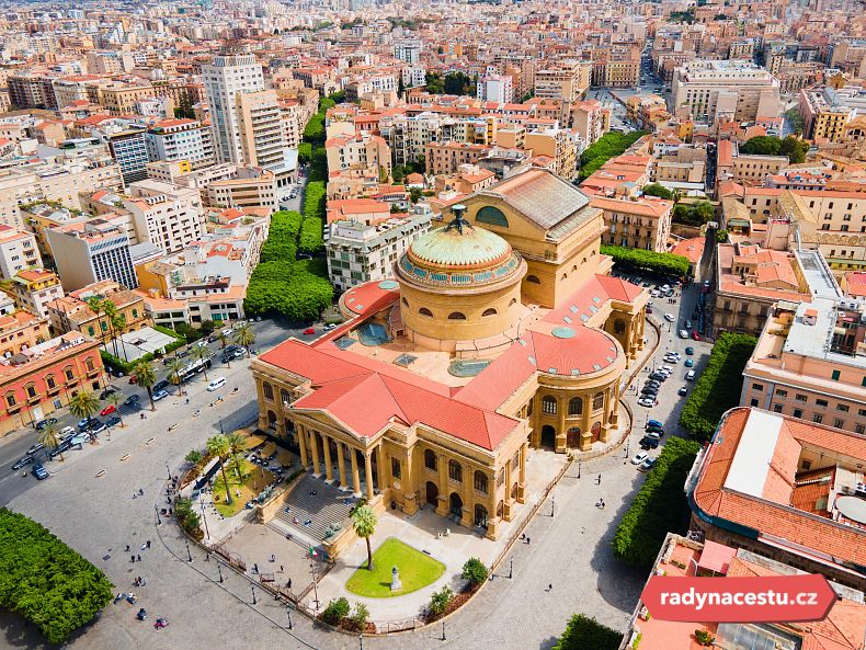 Teatro Massimo Vittorio Emanuele v Palermu – slavný operní dům na náměstí Verdi