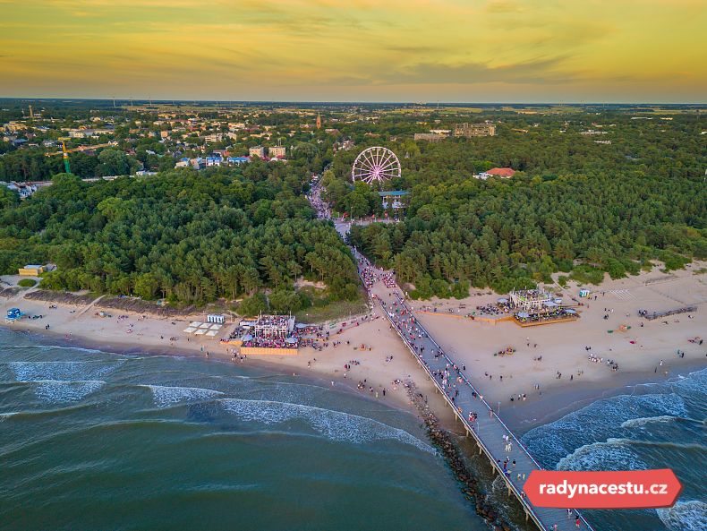 Pláž v městečku Palanga je proslulá svým dlouhým molem