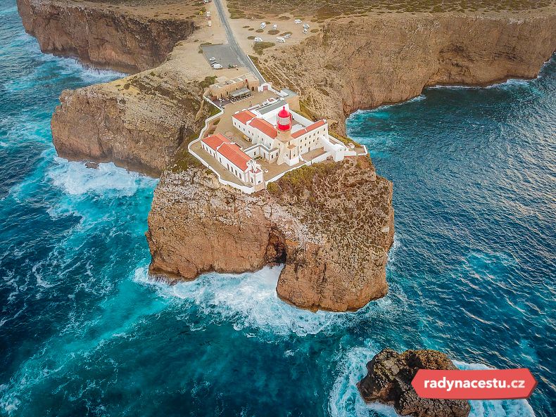 Maják na útesu Cabo de Sao Vicente
