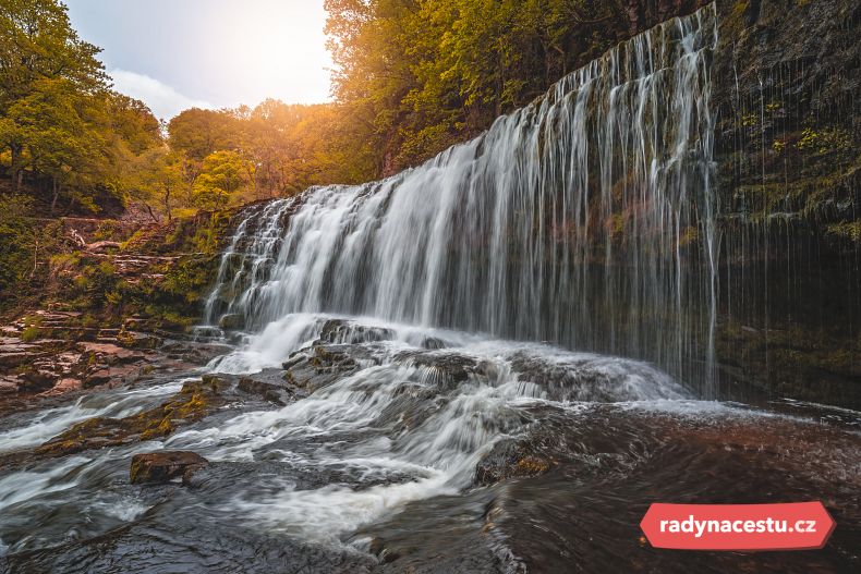 Vodopád Sgwd yr Eira poblíž městečka Ystradfellte