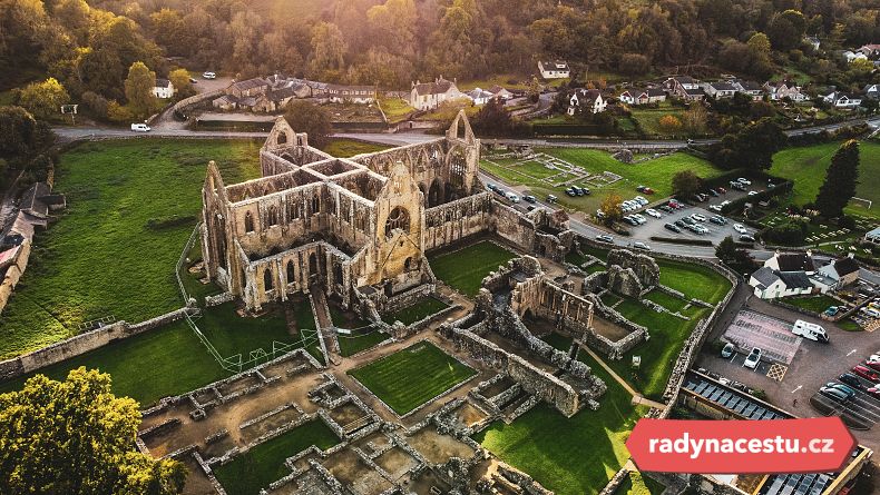 Majestátní zřícenina opatství Tintert Abbey