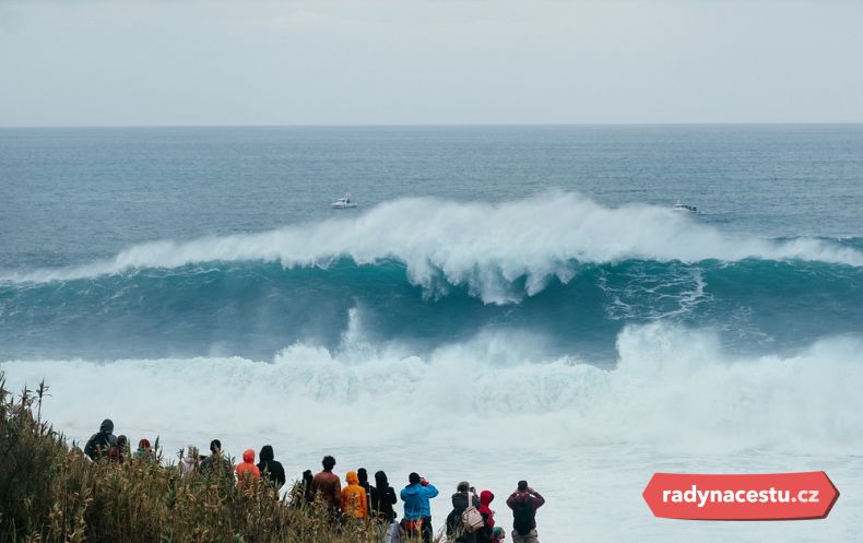 Nazaré je proslulé největšími vlnami na světě