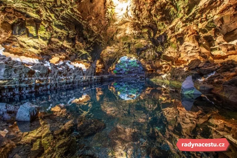 Jameos del Agua – unikátní sopečná jeskyně vzniklá v lávovém tunelu