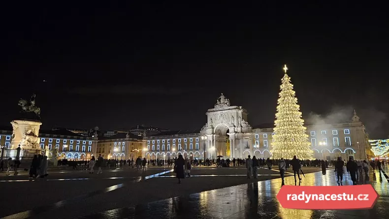 Majestátní náměstí Praça do Comércio v srdci Lisabonu