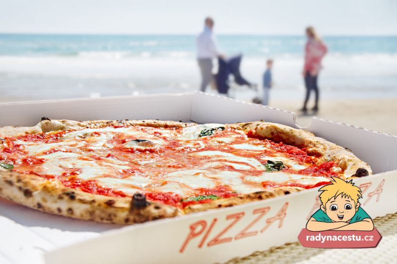 Pravou pizzu si vychutnáte klidně i u moře  